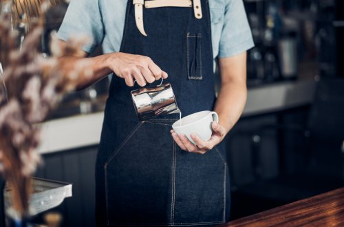 Coffe bar je šikovvným riešením, ktoré zabezpečí vaše potreby teplých nápojov. Vieme, aký náročný môže byť svadobný deň. Dobite sa energiou s kávovým barom